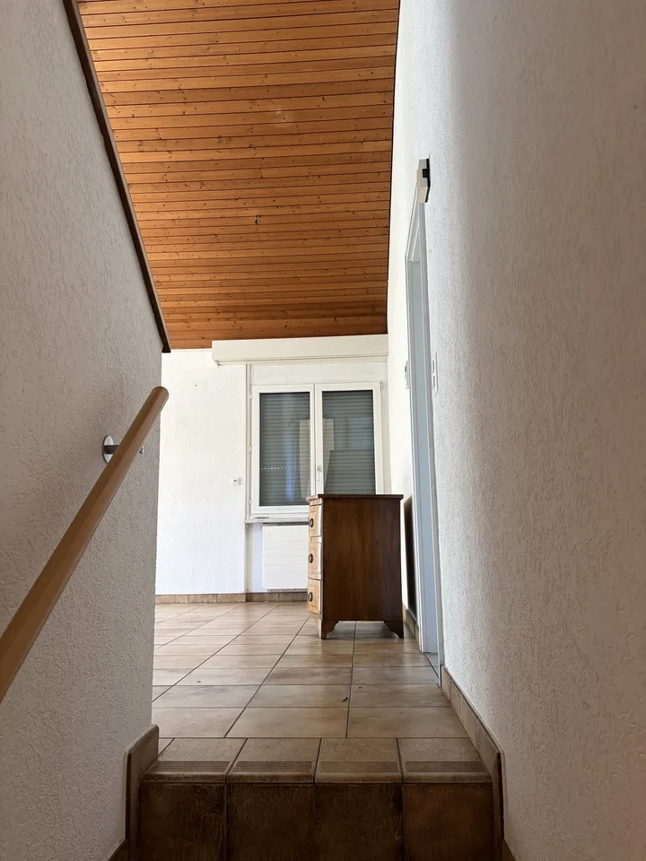 Spacieuse maison unifamiliale de 7,5 pièces avec options et environnement bien entretenu – photo 10 sur 22