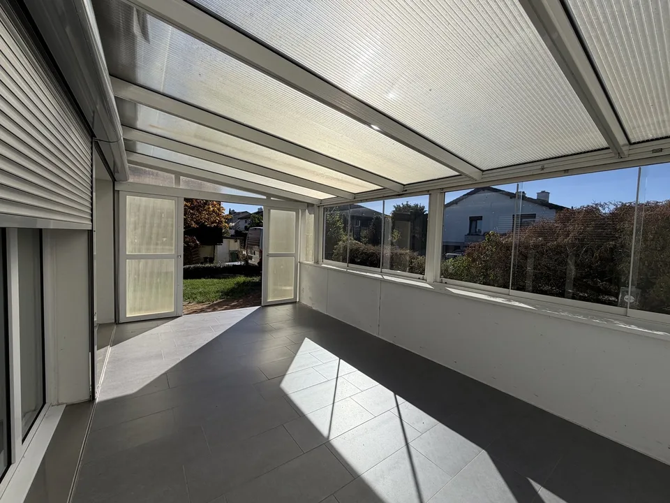 Spacieuse maison unifamiliale de 7,5 pièces avec options et environnement bien entretenu – photo 14 sur 22