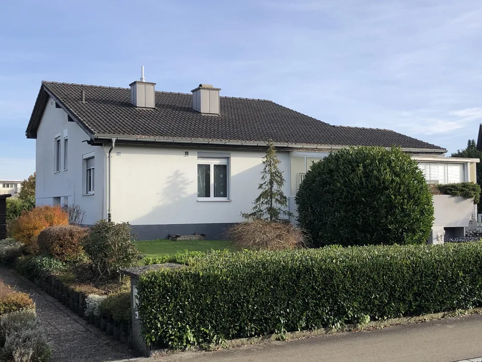 Spacieuse maison unifamiliale de 7,5 pièces avec options et environnement bien entretenu – photo 4 sur 22