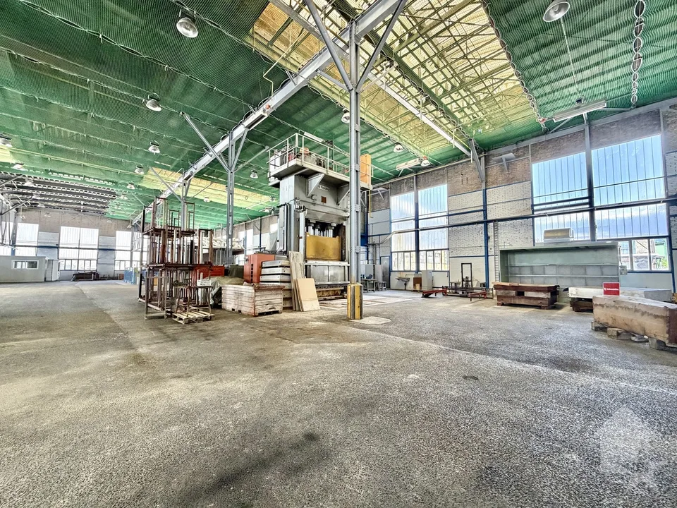 Halle industrielle de 20'500 m3 et de 2'130 m2 avec accès sécurisé – Foto 8 von 12