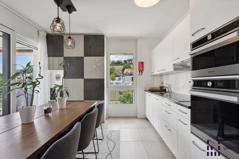 Romont, gegenüber dem Bahnhof: 3.5 Zimmer zu vermieten, ideal für erste Investition – Foto 2 von 11