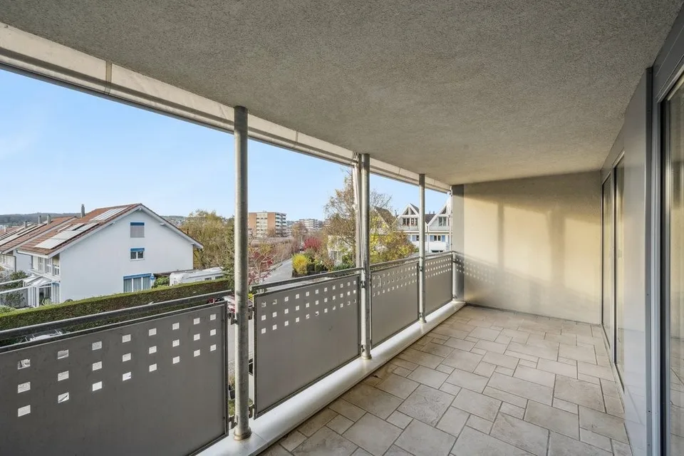 Appartamento luminoso e moderno con ampio balcone in posizione attraente – foto 10 di 12