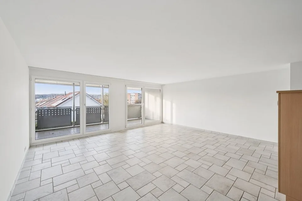 Appartamento luminoso e moderno con ampio balcone in posizione attraente – foto 3 di 12