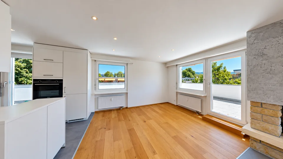Modernisierte Attikawohnung mit traumhafter 360°-Terrasse – Foto 5 von 8