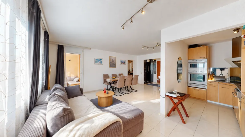 Modernisierte 2.5-Zimmer-Wohnung an zentraler Lage – Foto 2 von 6