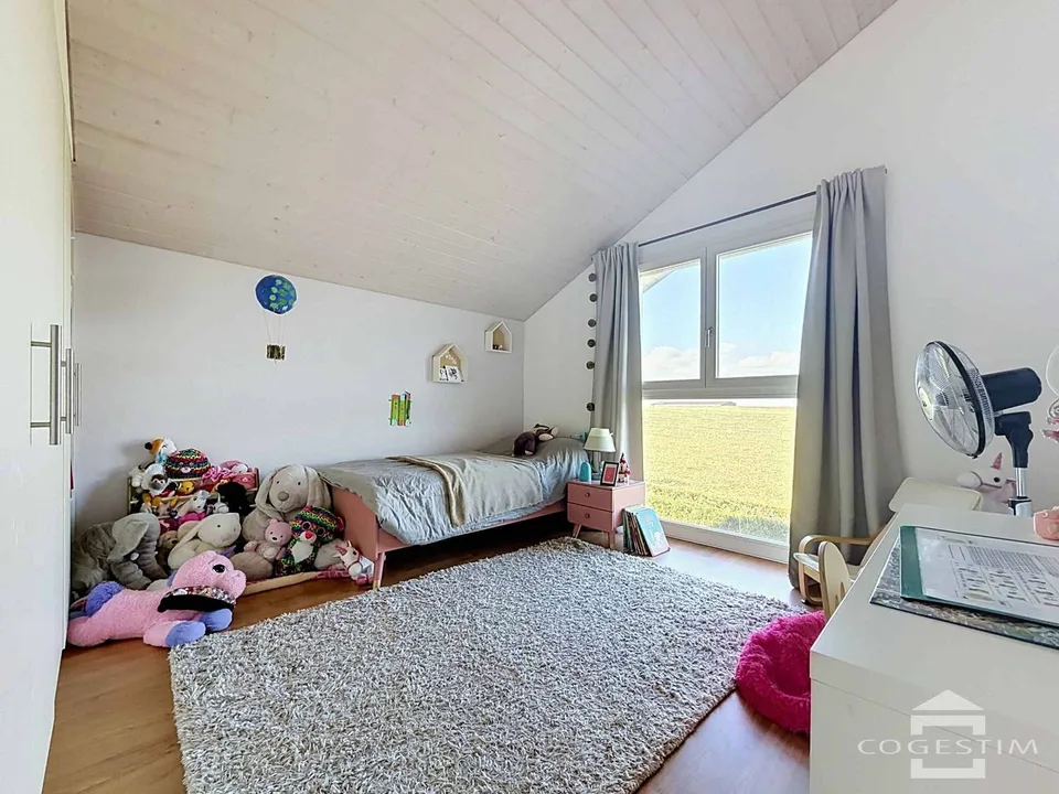 Familienvilla mit 5,5 Zimmern, Terrasse und Garten – Foto 9 von 13