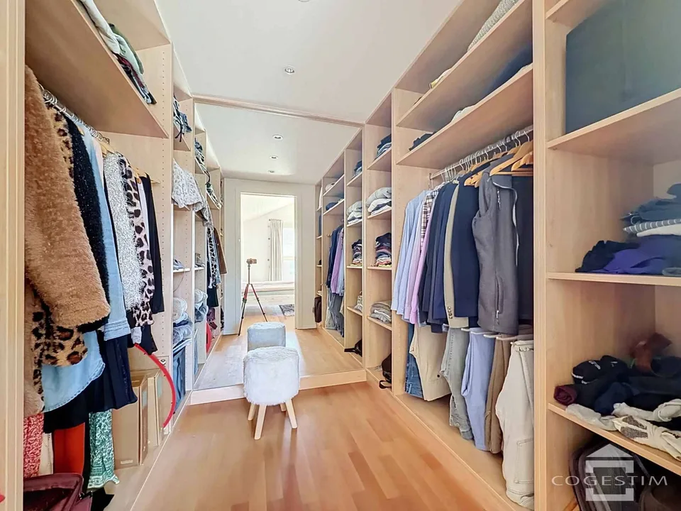 Familienvilla mit 5,5 Zimmern, Terrasse und Garten – Foto 7 von 13