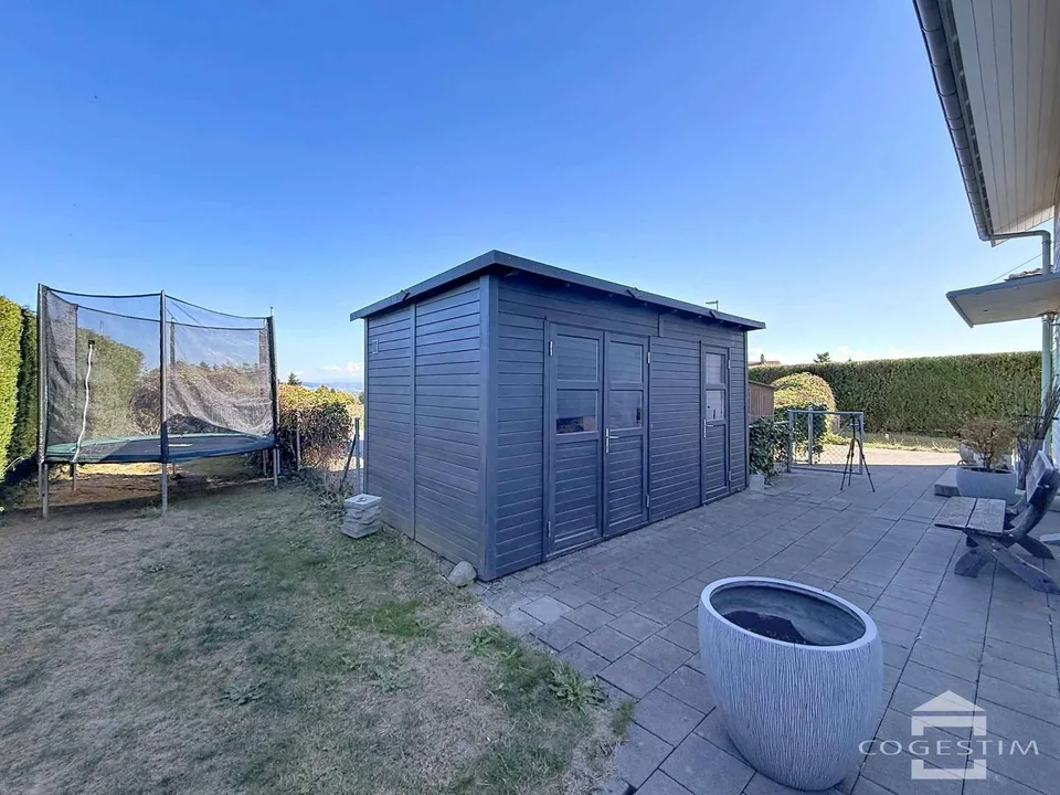 Familienvilla mit 5,5 Zimmern, Terrasse und Garten – Foto 12 von 13