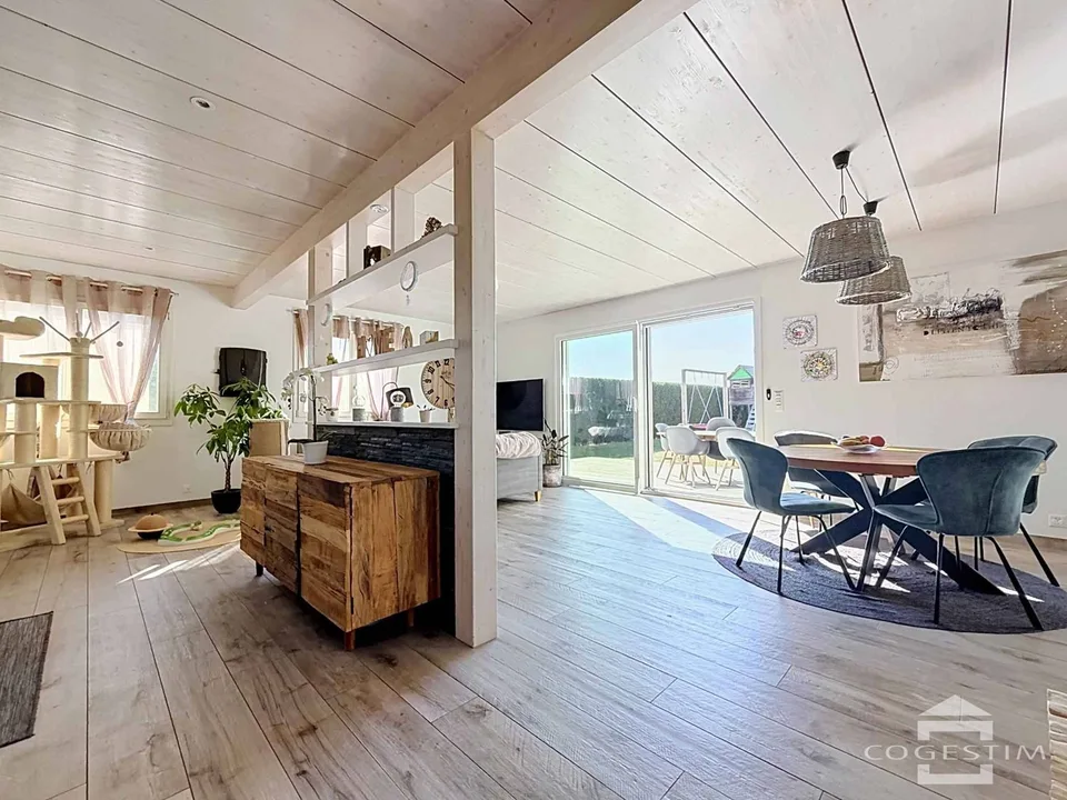 Familienvilla mit 5,5 Zimmern, Terrasse und Garten – Foto 2 von 13