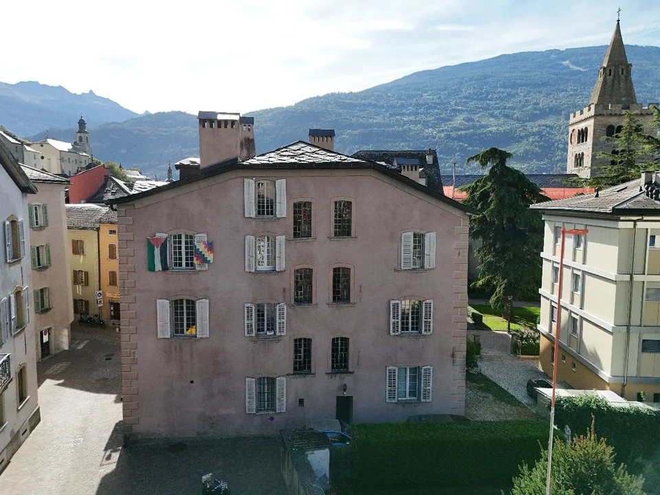 Sion, maison historique au cœur de la vieille ville composé de 5 appartements et 2 bureaux – photo 3 sur 30