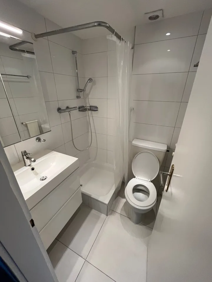 Appartement 2 pièces rénové avec vue, calme et bien situé à La Chaux-de-Fonds – photo 9 sur 10