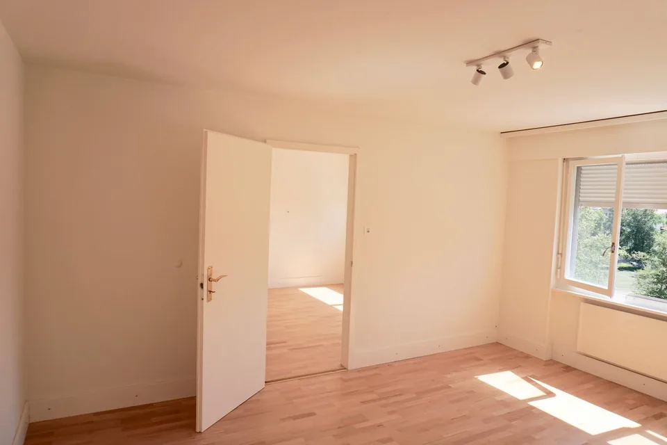 Appartement 2 pièces rénové avec vue, calme et bien situé à La Chaux-de-Fonds – photo 7 sur 10