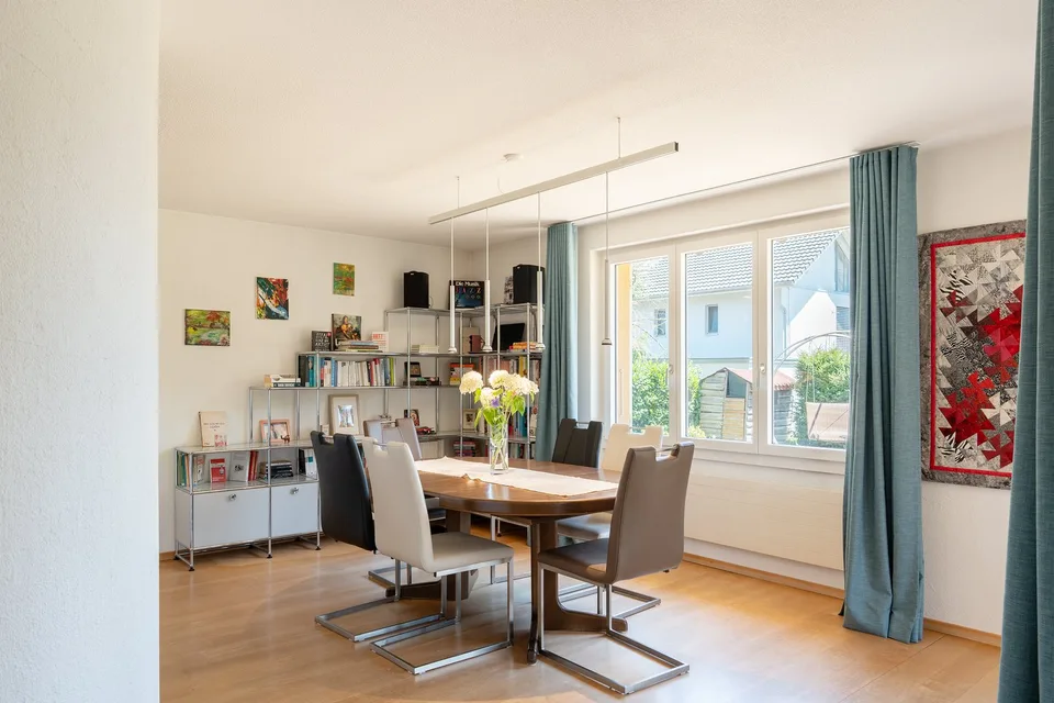 Freistehendes & grosszügiges Einfamilienhaus mit grossem Garten – Foto 7 von 19