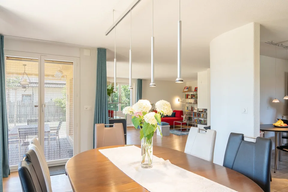 Freistehendes & grosszügiges Einfamilienhaus mit grossem Garten – Foto 6 von 19