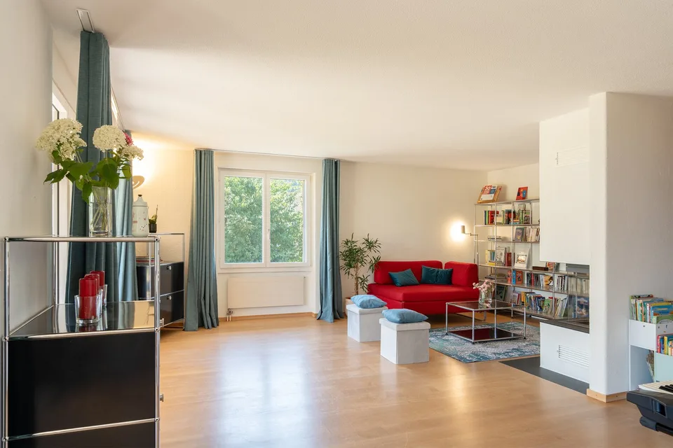 Freistehendes & grosszügiges Einfamilienhaus mit grossem Garten – Foto 12 von 19