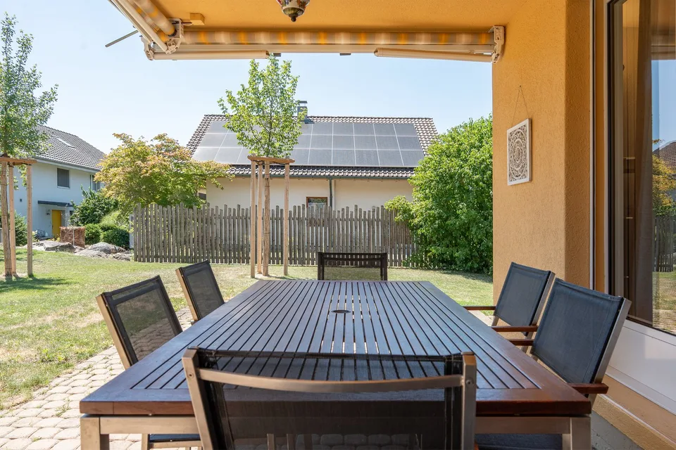 Freistehendes & grosszügiges Einfamilienhaus mit grossem Garten – Foto 3 von 19
