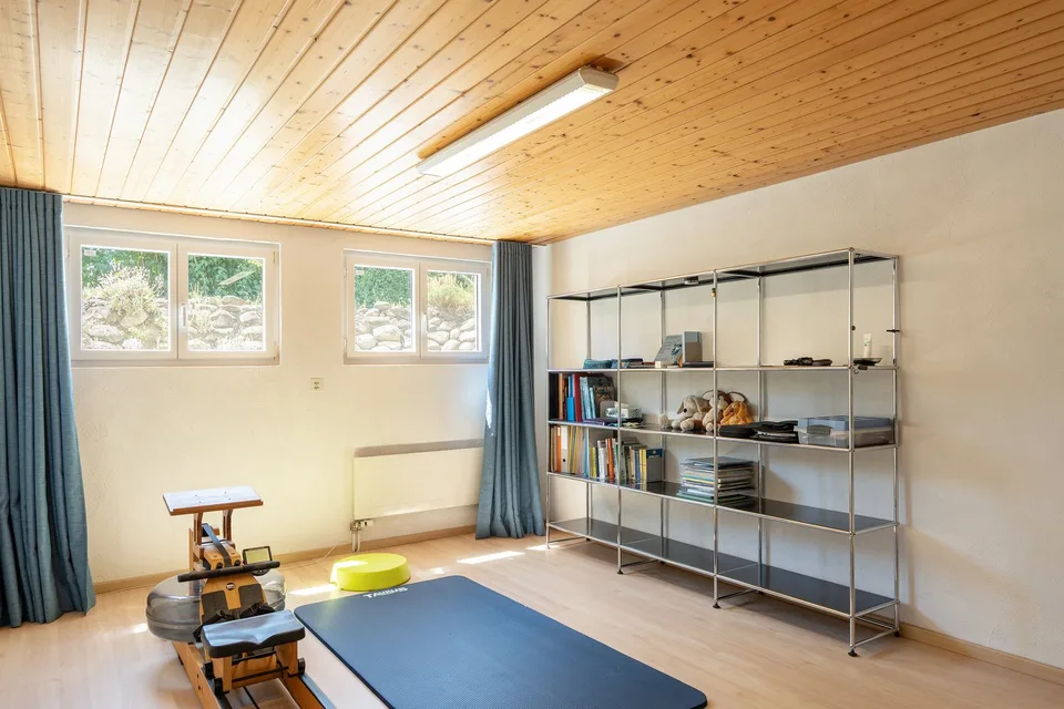 Freistehendes & grosszügiges Einfamilienhaus mit grossem Garten – Foto 15 von 19