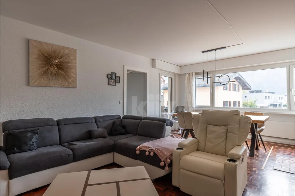 Bel appartement traversant avec balcon et vue dégagée – photo 3 sur 13