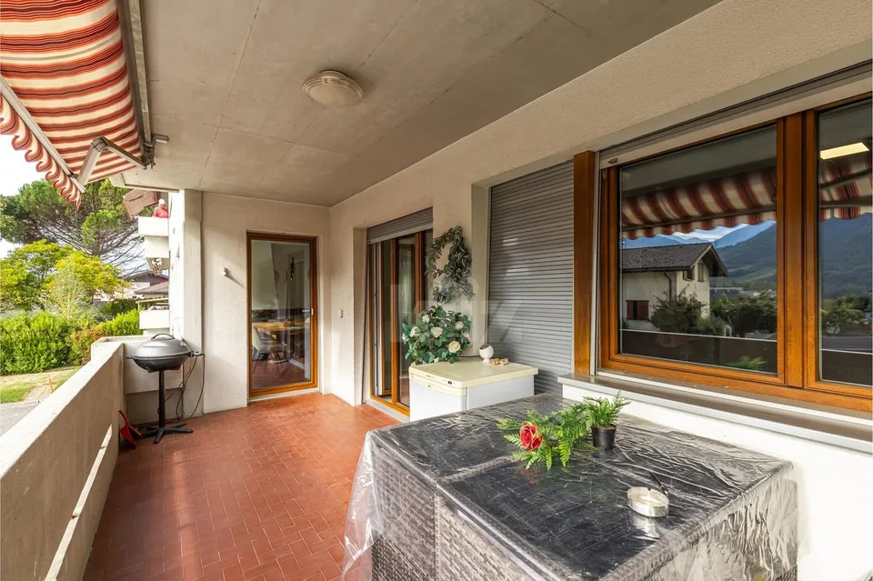Bel appartement traversant avec balcon et vue dégagée – photo 2 sur 13