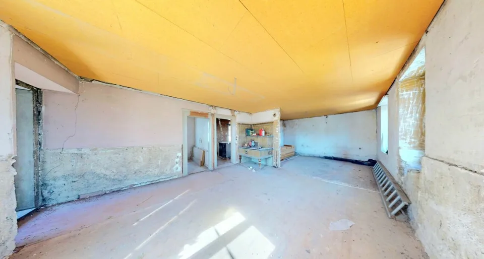 Una casa con storia! Fattoria con fienile, fascino e enorme potenziale – foto 8 di 16