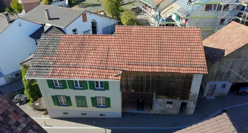 Una casa con storia! Fattoria con fienile, fascino e enorme potenziale – foto 14 di 16