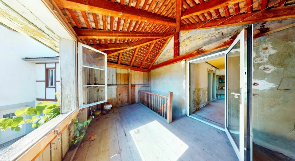 Una casa con storia! Fattoria con fienile, fascino e enorme potenziale – foto 12 di 16