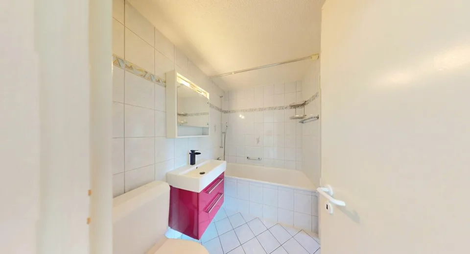 Wohnen auf zwei Ebenen! Charmante 3.5 Zimmer Maisonette mit Blick ins Grüne – Foto 11 von 16