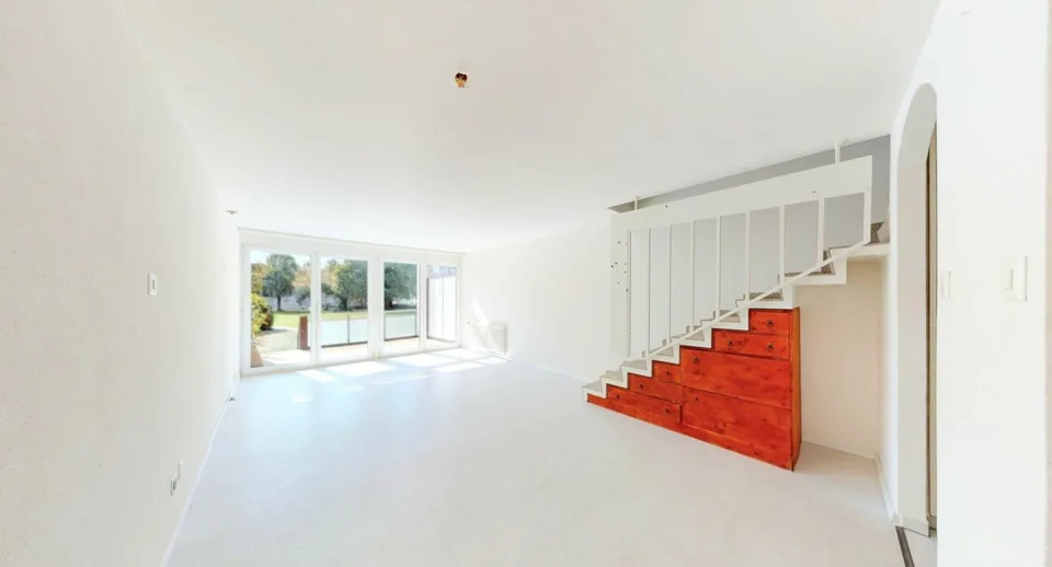 Wohnen auf zwei Ebenen! Charmante 3.5 Zimmer Maisonette mit Blick ins Grüne – Foto 4 von 16