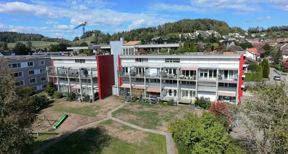 Wohnen auf zwei Ebenen! Charmante 3.5 Zimmer Maisonette mit Blick ins Grüne – Foto 13 von 16