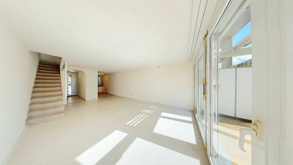 Wohnen auf zwei Ebenen! Charmante 3.5 Zimmer Maisonette mit Blick ins Grüne – Foto 3 von 16