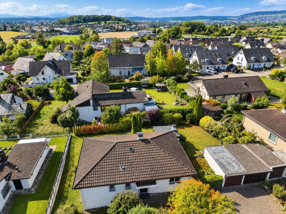 Vivere nel verde alle porte di Zurigo - casa unifamiliare di 6,5 locali con sauna, serra e potenziale per un appartamento indipendente – foto 19 di 22