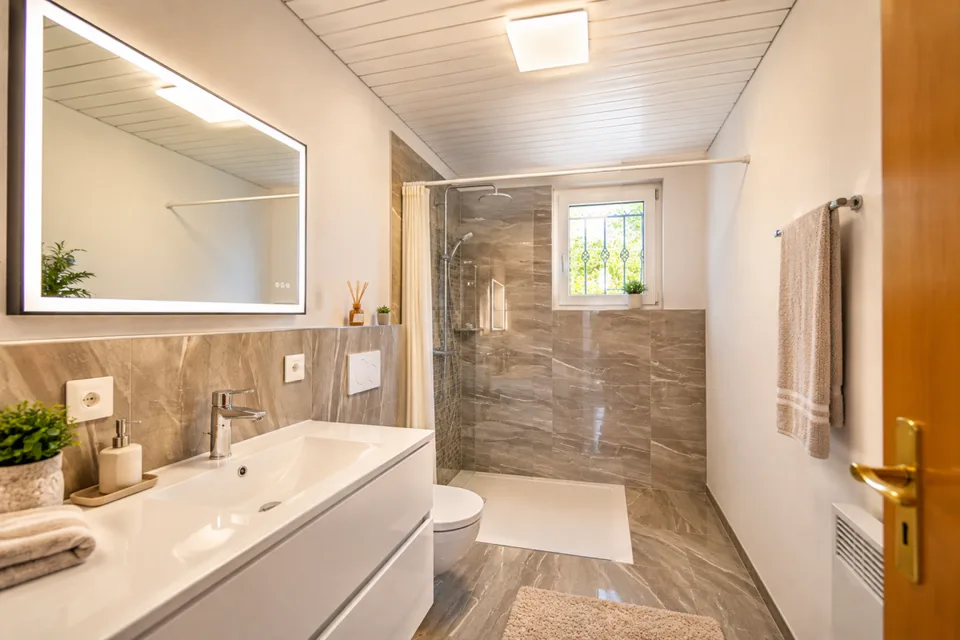 Vivere nel verde alle porte di Zurigo - casa unifamiliare di 6,5 locali con sauna, serra e potenziale per un appartamento indipendente – foto 7 di 22