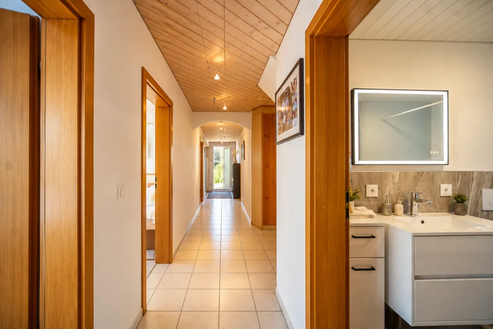 Vivere nel verde alle porte di Zurigo - casa unifamiliare di 6,5 locali con sauna, serra e potenziale per un appartamento indipendente – foto 5 di 22