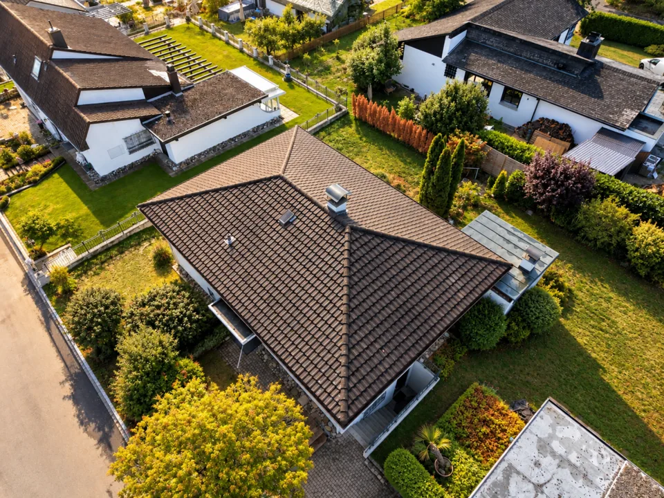 Vivere nel verde alle porte di Zurigo - casa unifamiliare di 6,5 locali con sauna, serra e potenziale per un appartamento indipendente – foto 18 di 22