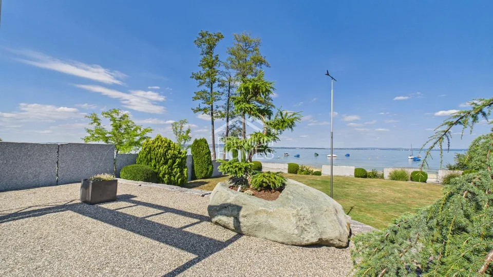 Where the garden ends and Lake Constance begins – photo 3 of 13