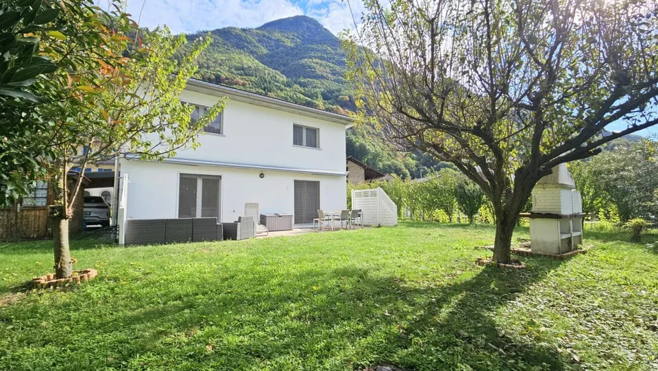 Spacious 5.5-room single-family house in Osogna – photo 18 of 18