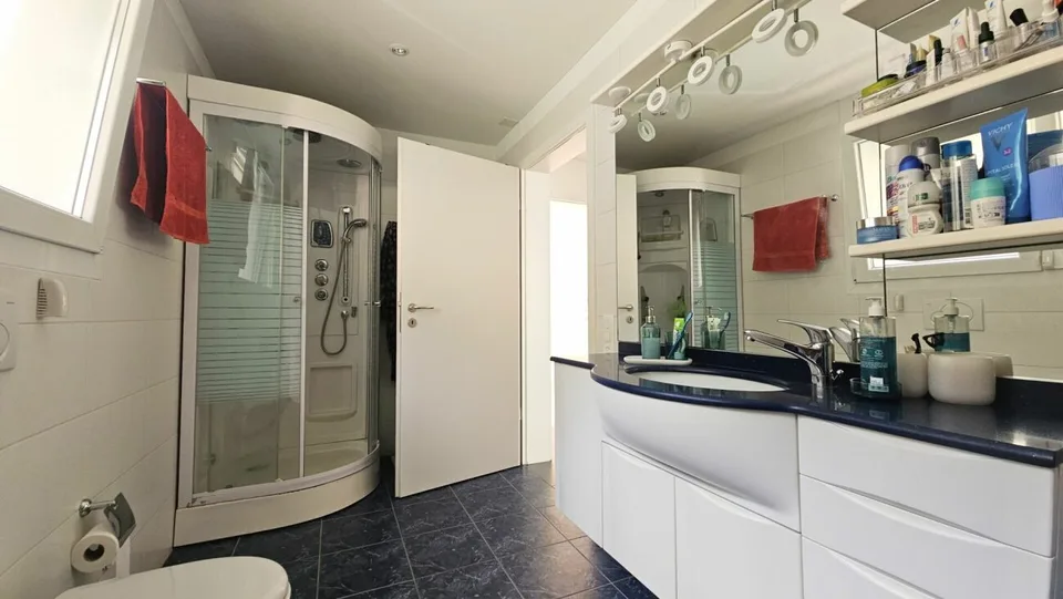 Spacious 5.5-room single-family house in Osogna – photo 16 of 18