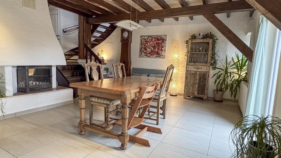 Schönes modernes Apartment mit Terrasse – Foto 3 von 13