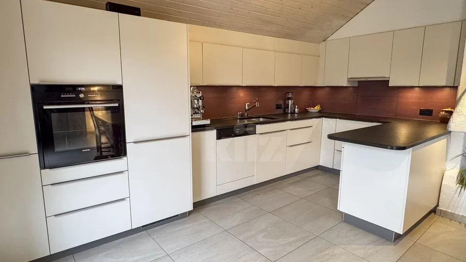 Schönes modernes Apartment mit Terrasse – Foto 2 von 13