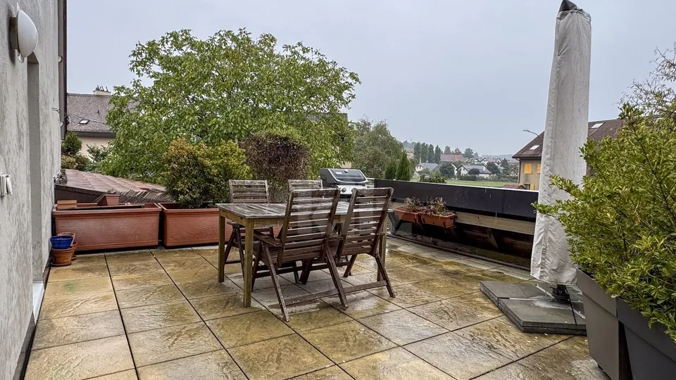 Schönes modernes Apartment mit Terrasse – Foto 4 von 13