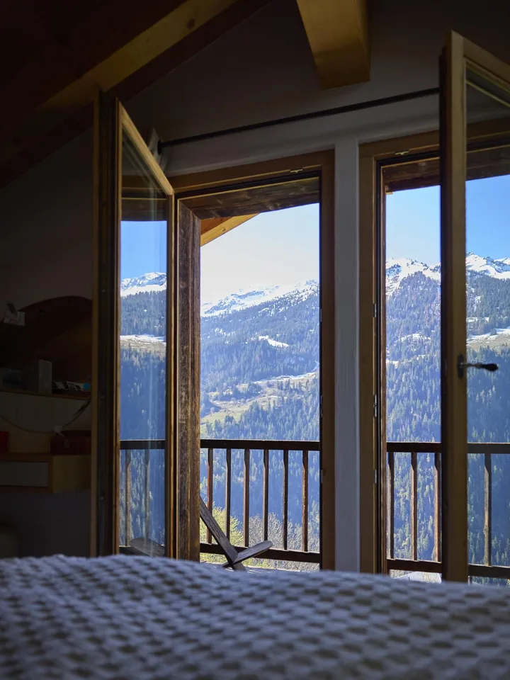 LAGE WINTERSAISON - CHARMANTES 3-ZIMMER-CHALET MIT GROßEM GARTEN IN SARREYER - ALPENSTIL - ATemberaubender Blick auf die Berge – Foto 6 von 13