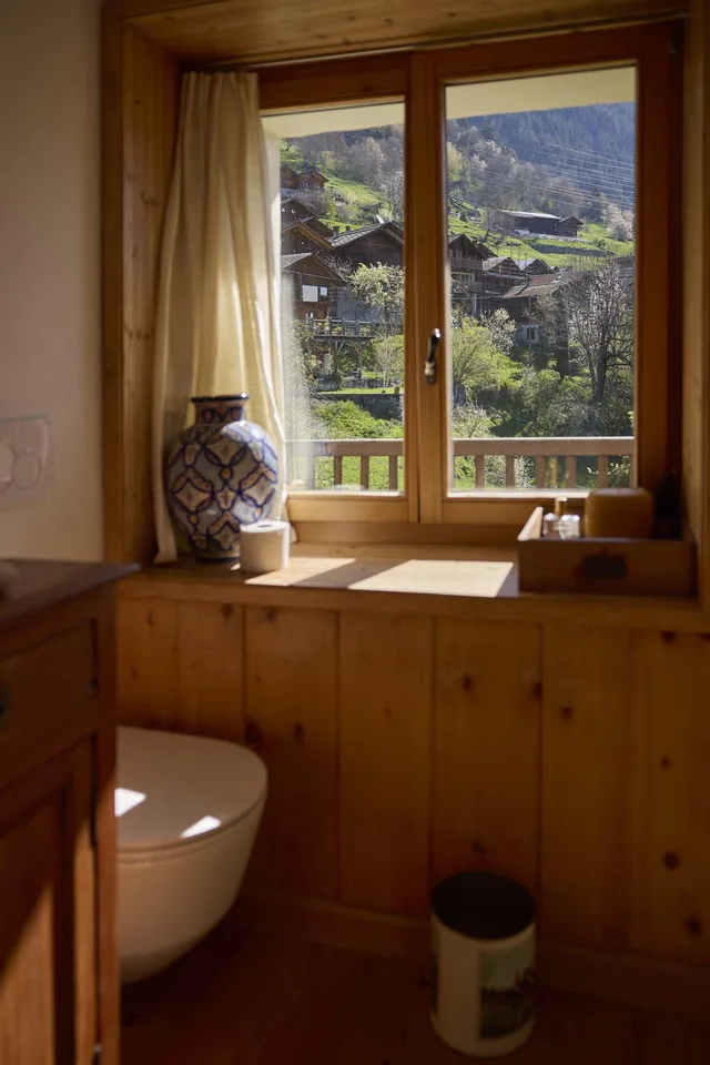LAGE WINTERSAISON - CHARMANTES 3-ZIMMER-CHALET MIT GROßEM GARTEN IN SARREYER - ALPENSTIL - ATemberaubender Blick auf die Berge – Foto 4 von 13