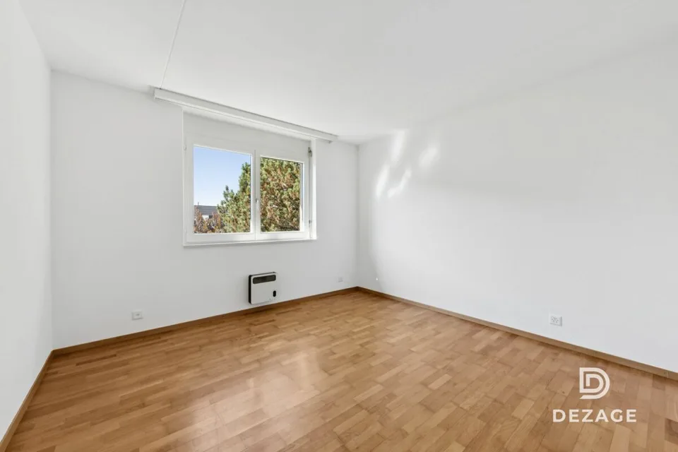 Ampio appartamento con potenziale per 5,5 locali, nel cuore del villaggio! – foto 8 di 13