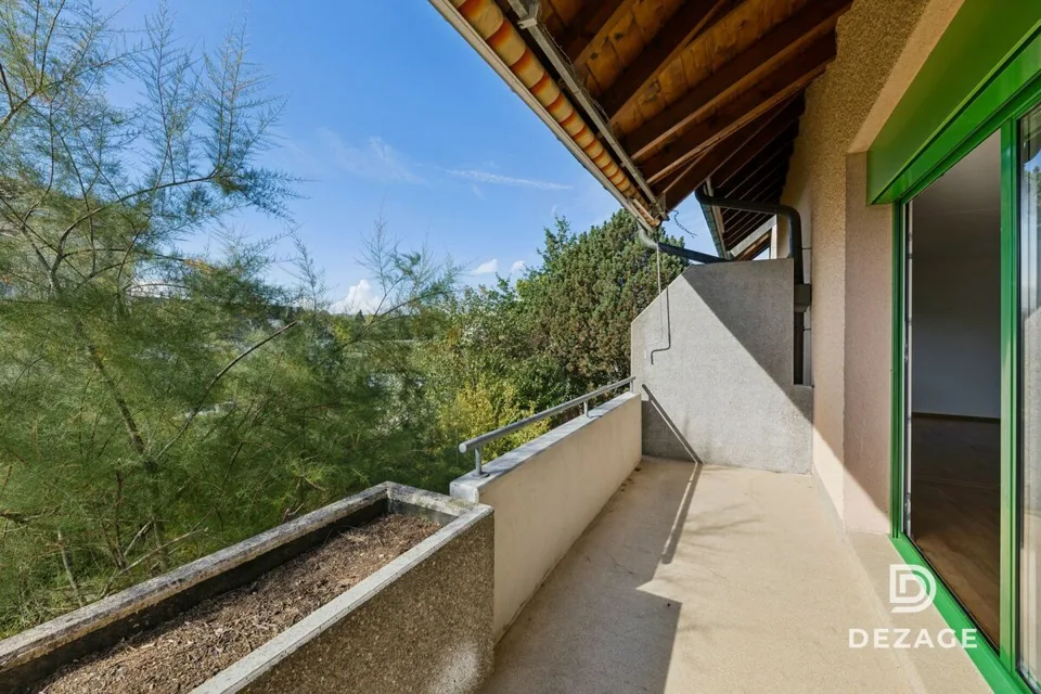 Ampio appartamento con potenziale per 5,5 locali, nel cuore del villaggio! – foto 3 di 13