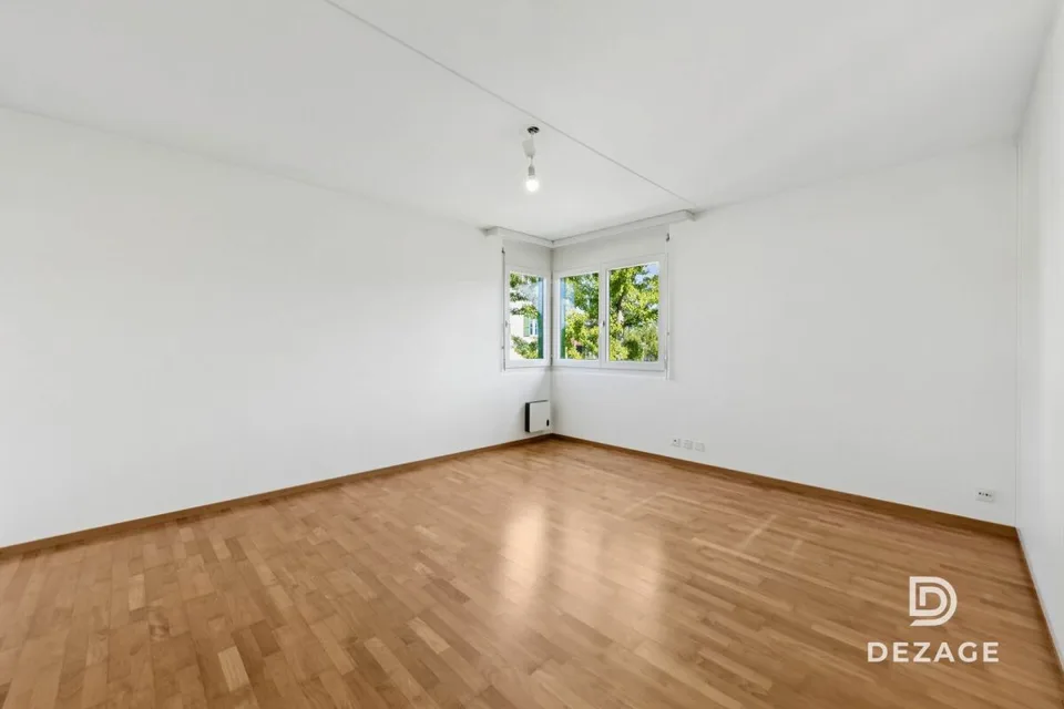 Ampio appartamento con potenziale per 5,5 locali, nel cuore del villaggio! – foto 7 di 13