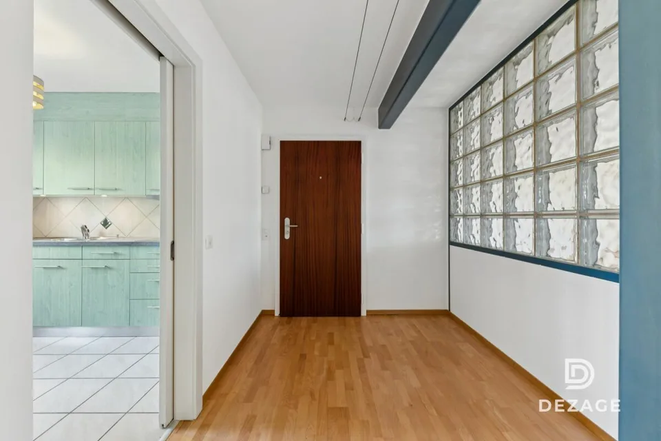 Ampio appartamento con potenziale per 5,5 locali, nel cuore del villaggio! – foto 6 di 13