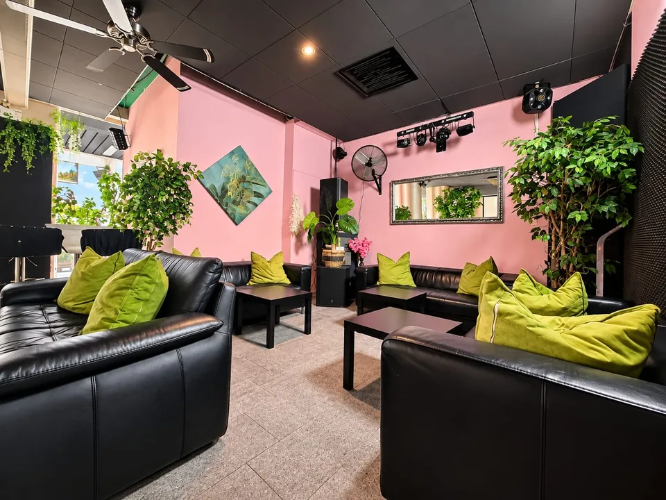 Emplacement idéal pour votre nouveau bar – photo 3 sur 4
