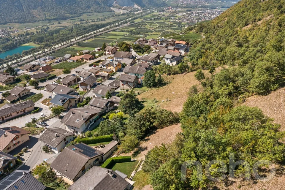 Superbe terrain constructible de 893 m² à Flanthey (Lens) – photo 3 of 12