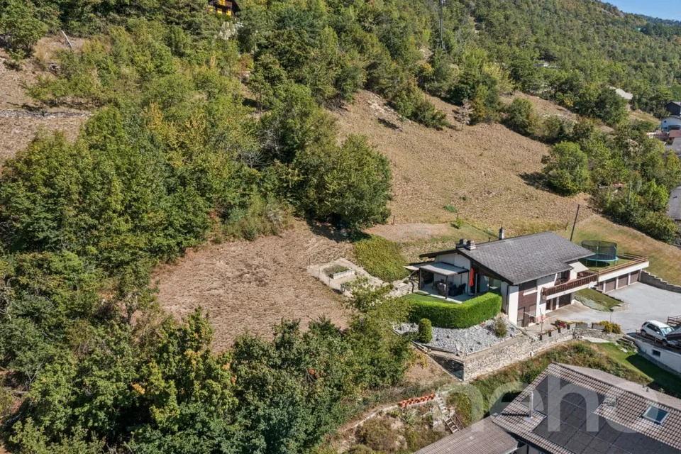 Superbe terrain constructible de 893 m² à Flanthey (Lens) – photo 2 of 12
