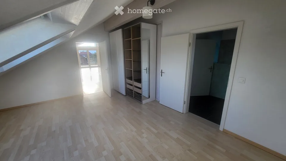 Dachwohnung beim Klusplatz (1min) – Foto 2 von 5
